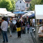 Händler beleben das Straßenbild beim Stadtfest